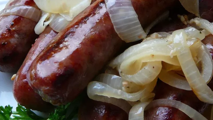 Sheboygan Grilled Brats Recipe: A Quick and Tasty Meal in Under 30 Minutes