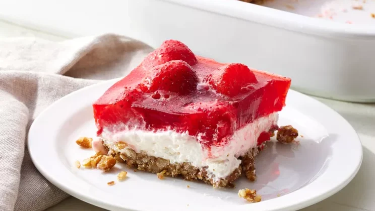 Easy and Delicious Strawberry Pretzel Salad Recipe You Can Make at Home