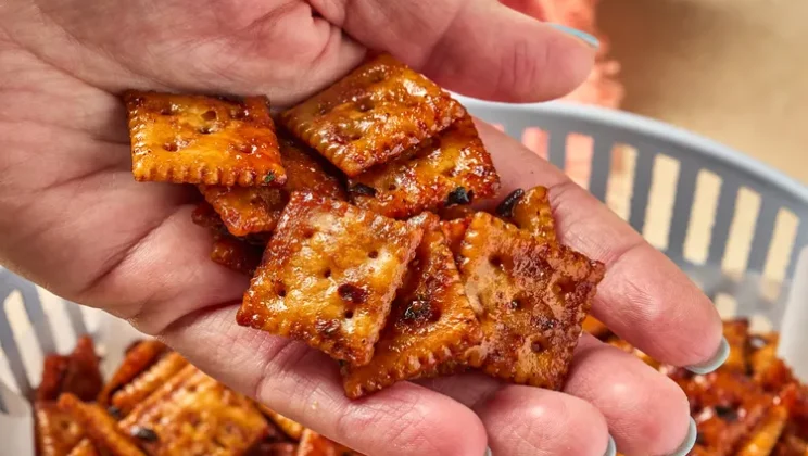 How to Make the Perfect Hot Honey Saltines at Home