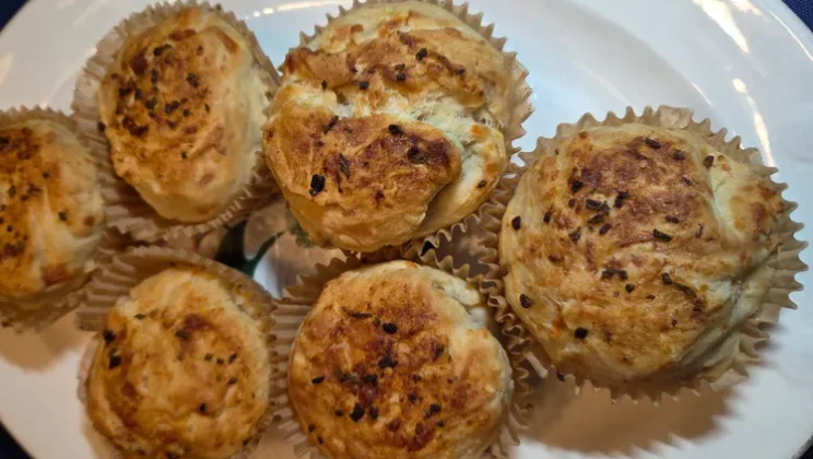 Easy Garlic Focaccia Muffins Recipe You Can Make in 30 Minutes