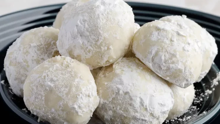 Russian Tea Cakes Recipe — Quick and Easy Homemade Snack