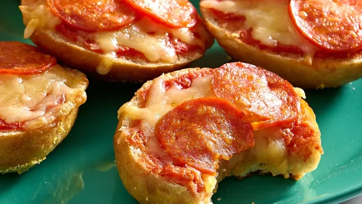 Viral Food Trend: Easy Mini Bagel Pizzas You Must Try
