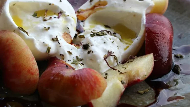 Best Peach Burrata Salad Recipe for Home Cooks