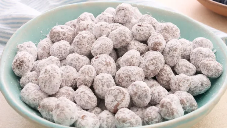 Simple and Delicious Blueberry Puppy Chow Recipe for Beginners